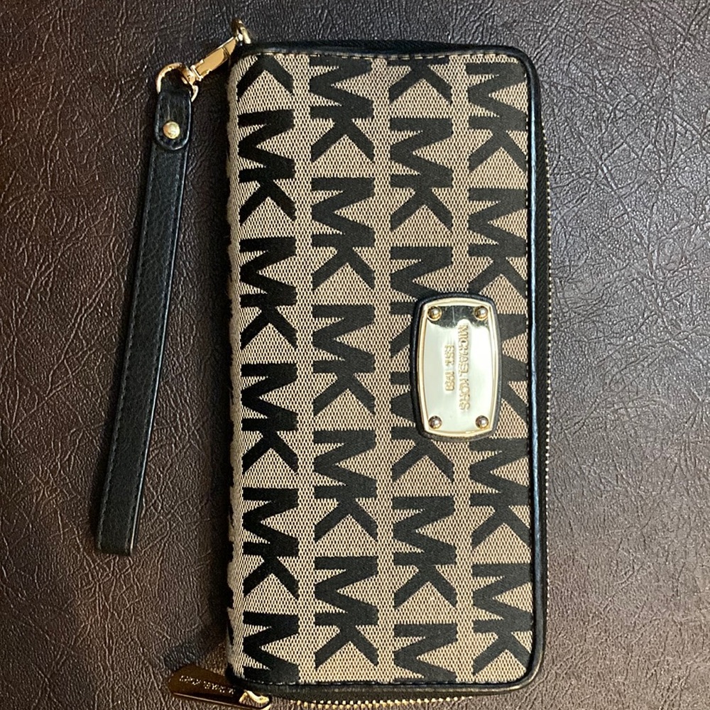 Brand new Michael Kors wallet